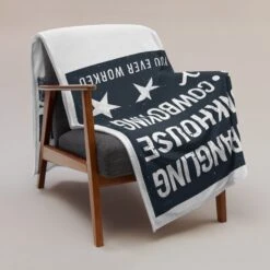 Yellowstone Bunkhouse Fleece Blanket -Bioworld Shop YS BUNK 146 100932 LIFE2