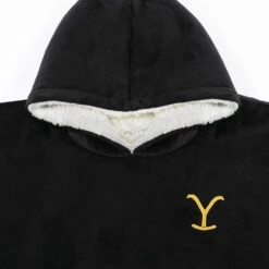 Yellowstone Y Logo Comfy Original -Bioworld Shop YSComfyblackdetail 95A4014.2