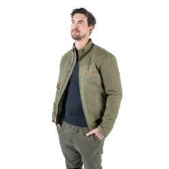 Yellowstone Dutton Ranch Olive Jacket -Bioworld Shop YSgreenjacketmalemodelanglemerch1x1 95A4315